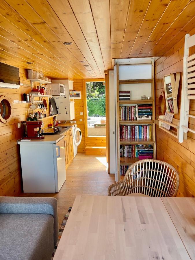 Houseboat Ginger Prague Exterior photo