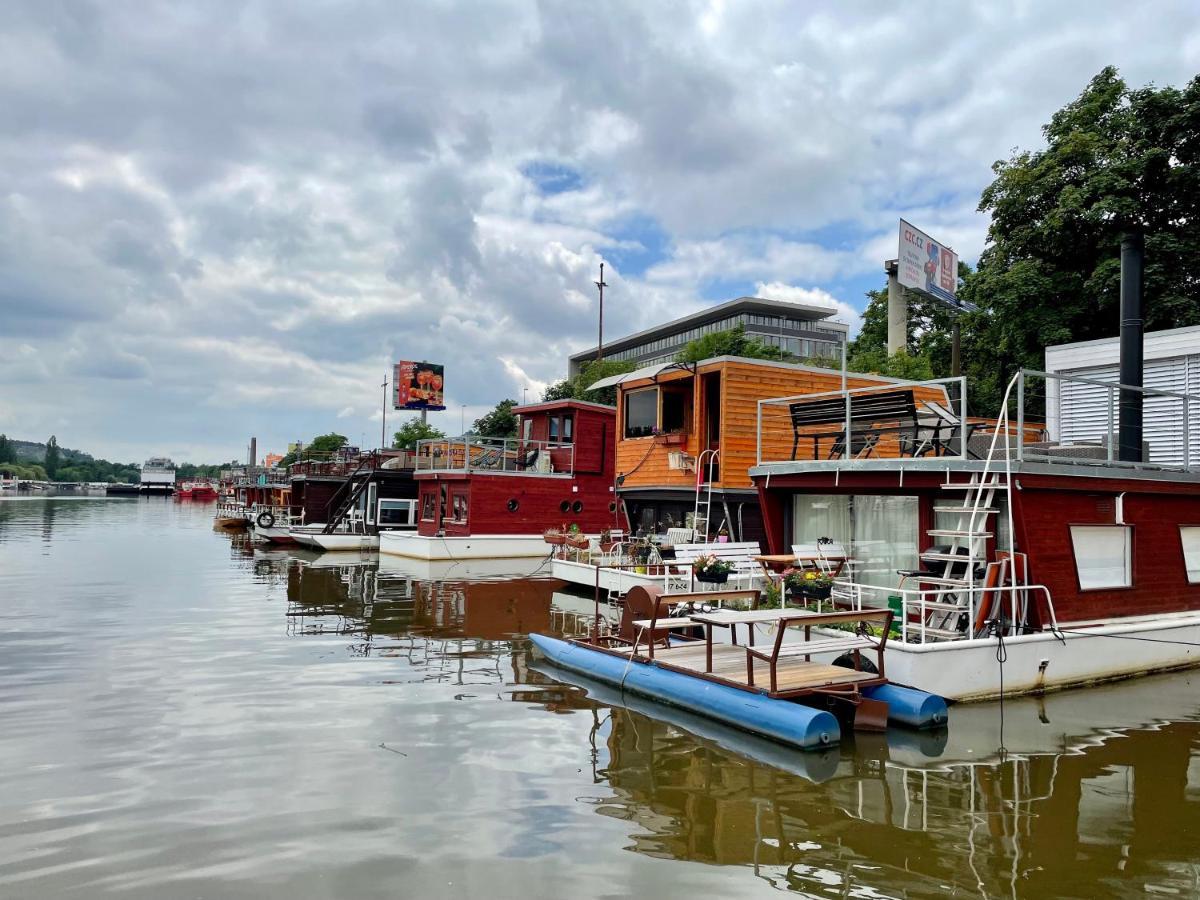 Houseboat Ginger Prague Exterior photo