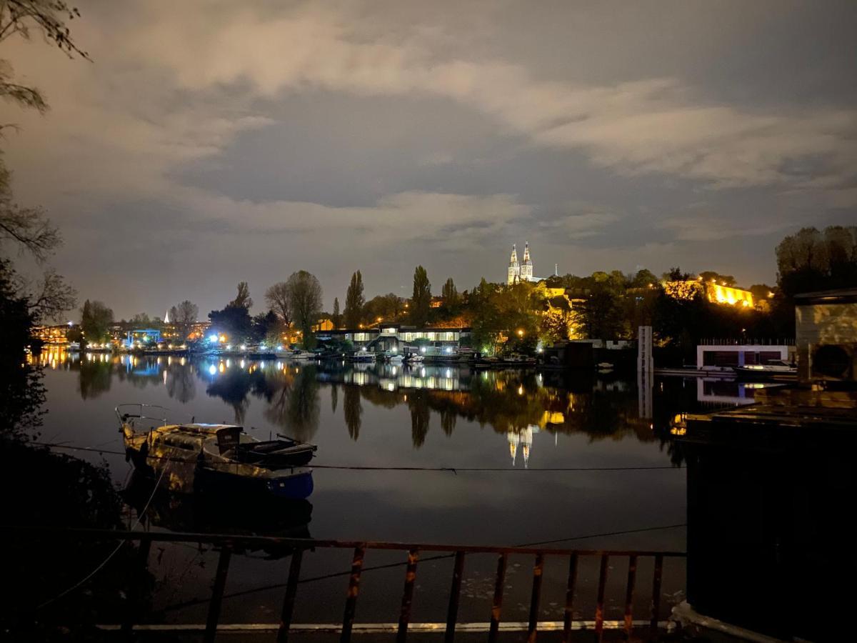 Houseboat Ginger Prague Exterior photo