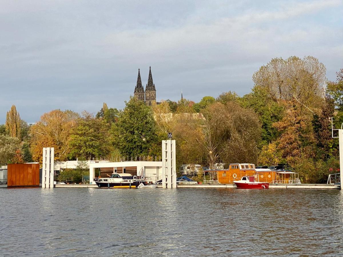 Houseboat Ginger Prague Exterior photo